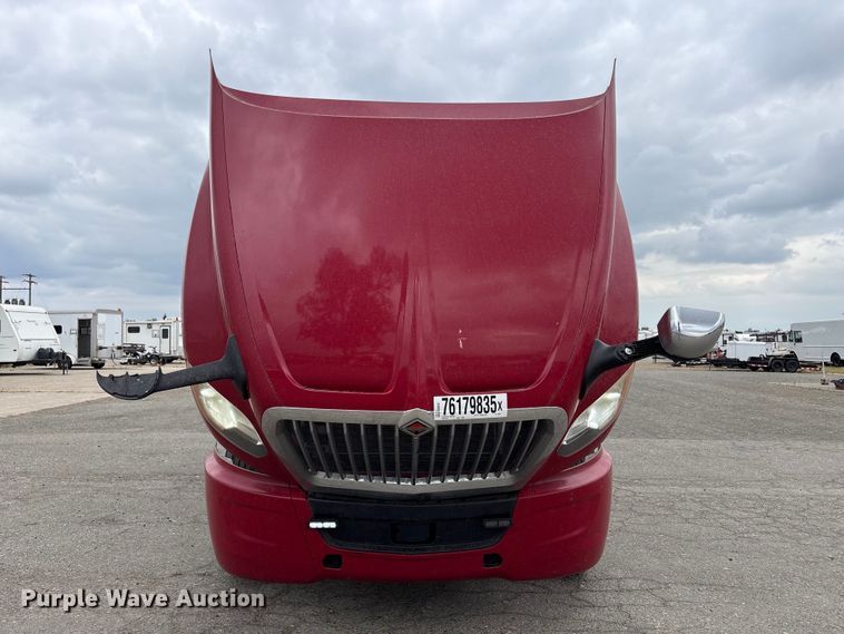 image for item YA2220 2019 International LT625 semi truck