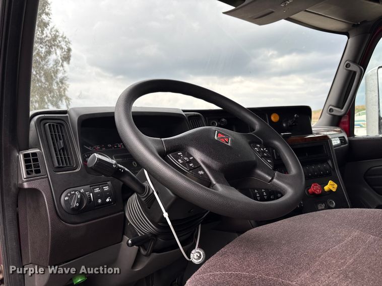 image for item YA2220 2019 International LT625 semi truck