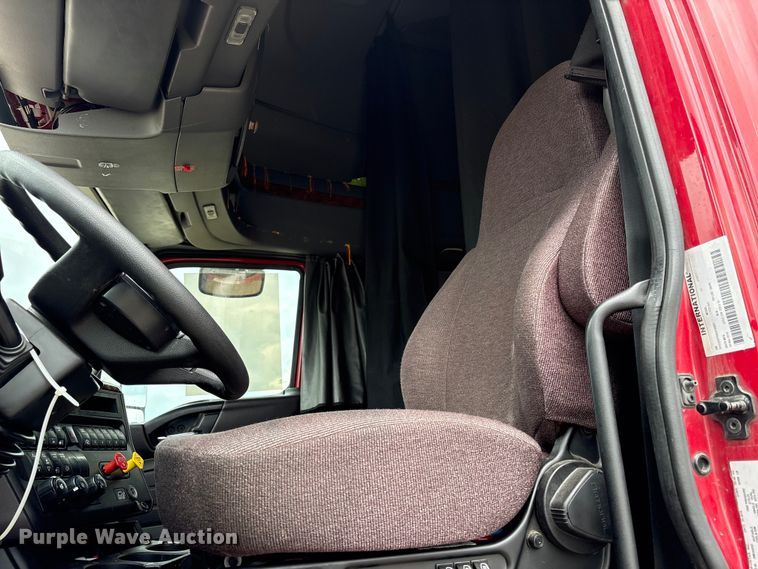 image for item YA2220 2019 International LT625 semi truck