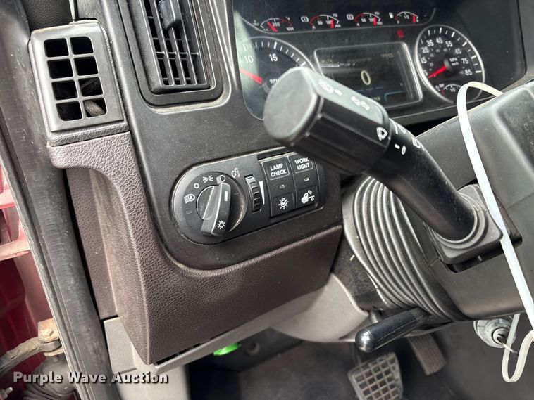 image for item YA2220 2019 International LT625 semi truck