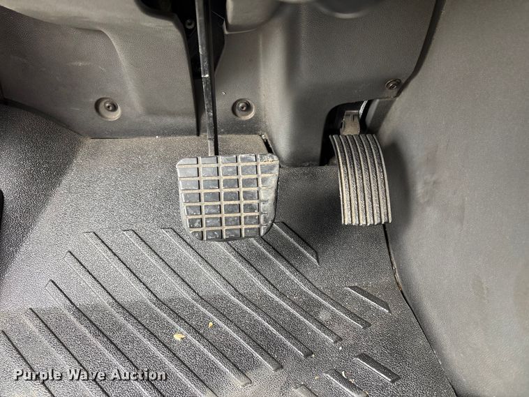 image for item YA2220 2019 International LT625 semi truck