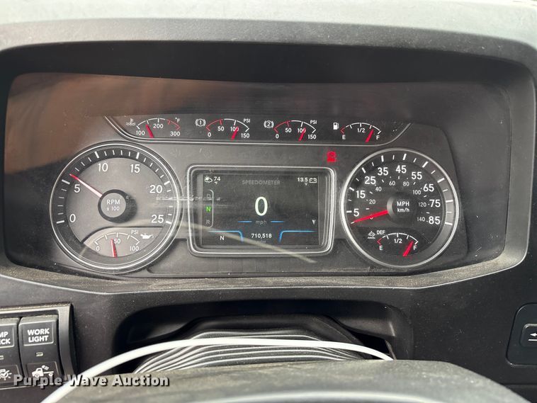 image for item YA2220 2019 International LT625 semi truck