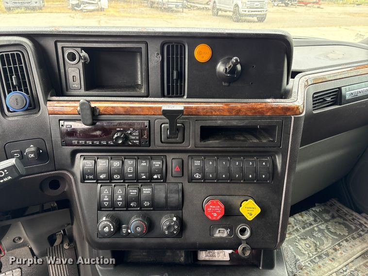 image for item YA2220 2019 International LT625 semi truck