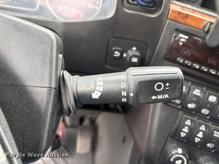 image for item YA2220 2019 International LT625 semi truck