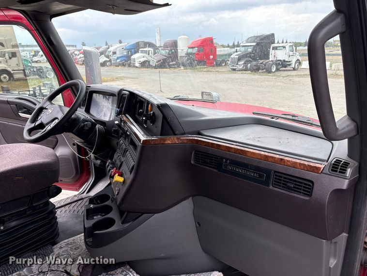 image for item YA2220 2019 International LT625 semi truck