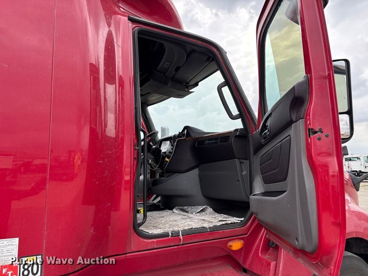 image for item YA2220 2019 International LT625 semi truck