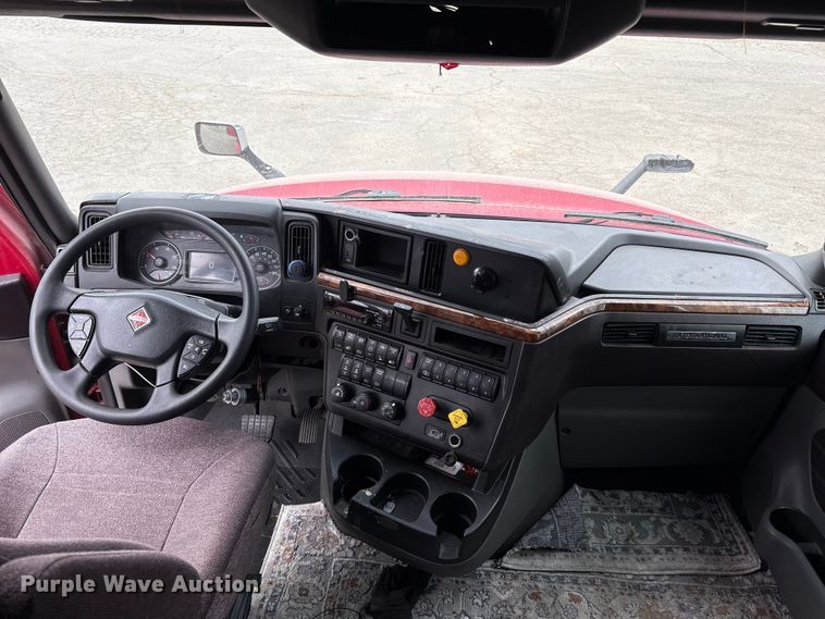 image for item YA2220 2019 International LT625 semi truck