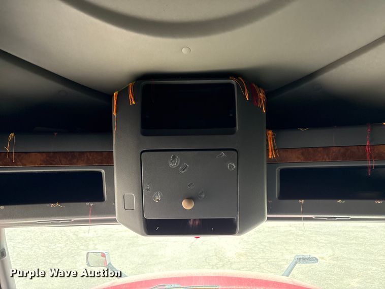 image for item YA2220 2019 International LT625 semi truck