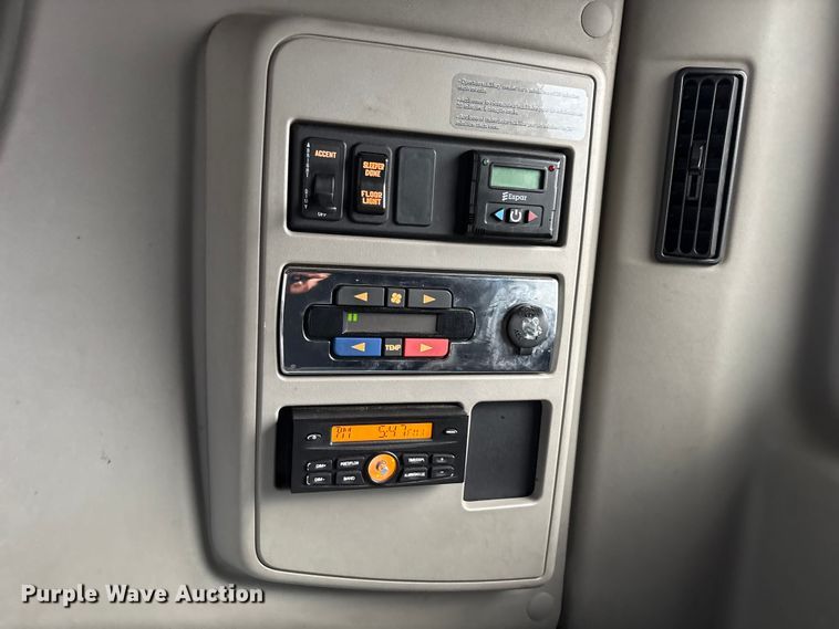 image for item YA2220 2019 International LT625 semi truck