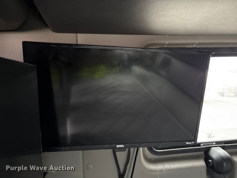 image for item YA2220 2019 International LT625 semi truck