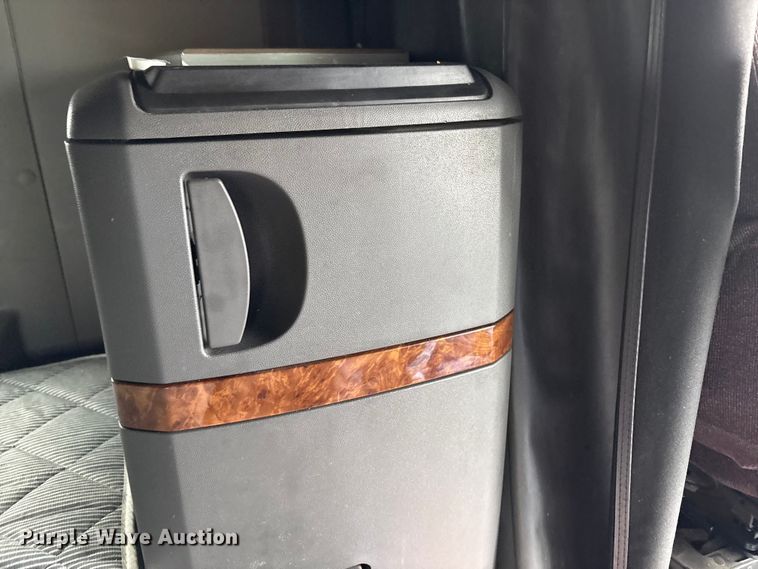 image for item YA2220 2019 International LT625 semi truck