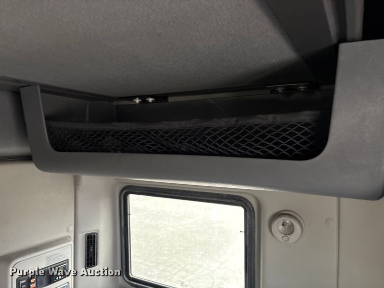 image for item YA2220 2019 International LT625 semi truck