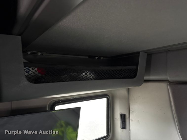 image for item YA2220 2019 International LT625 semi truck