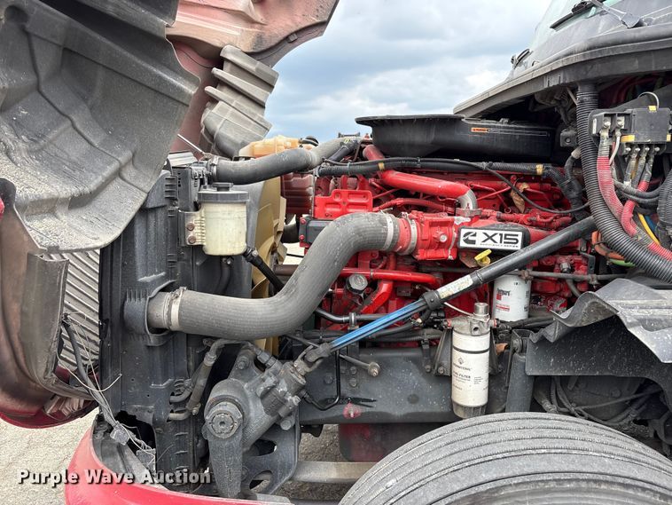 image for item YA2220 2019 International LT625 semi truck