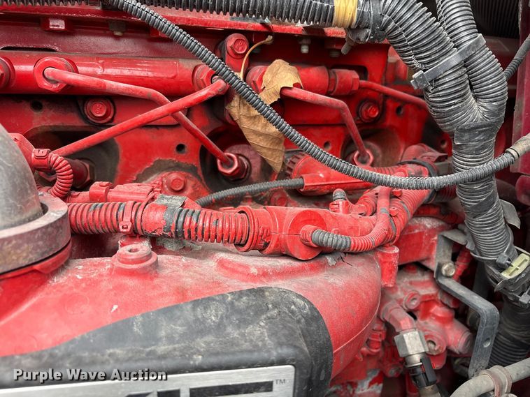 image for item YA2220 2019 International LT625 semi truck