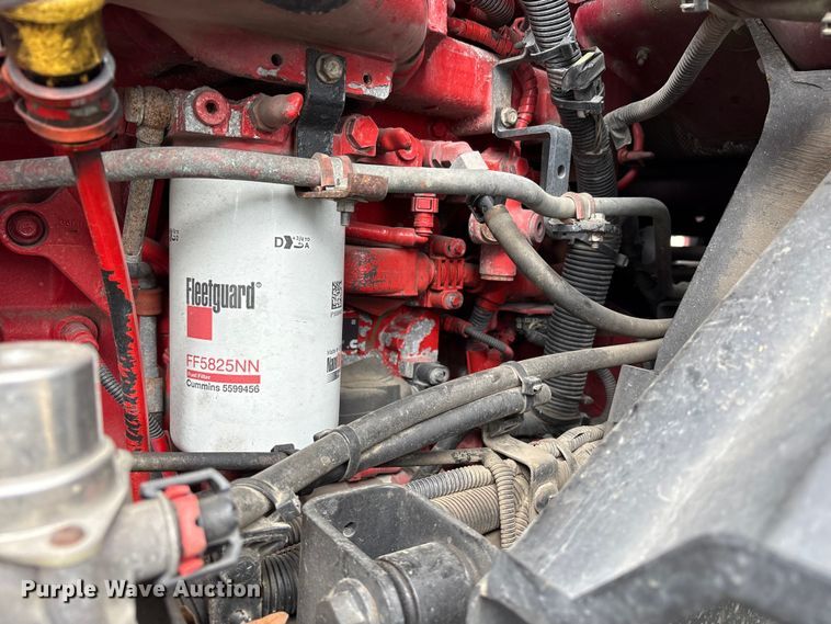 image for item YA2220 2019 International LT625 semi truck