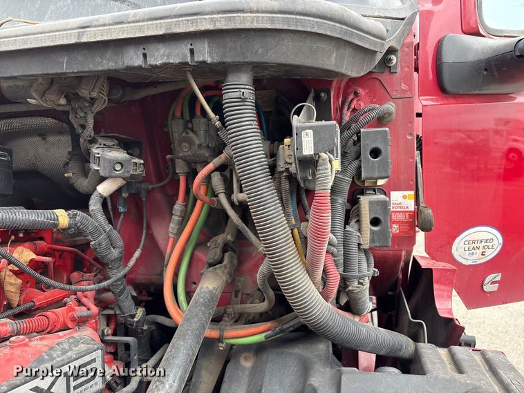 image for item YA2220 2019 International LT625 semi truck