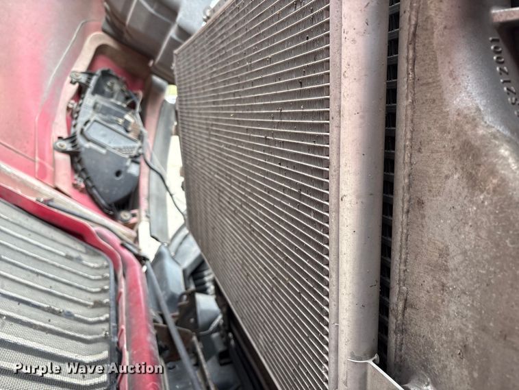 image for item YA2220 2019 International LT625 semi truck