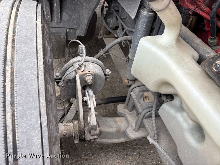 image for item YA2220 2019 International LT625 semi truck