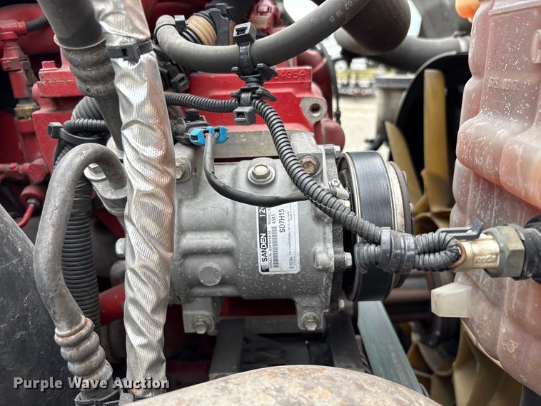 image for item YA2220 2019 International LT625 semi truck