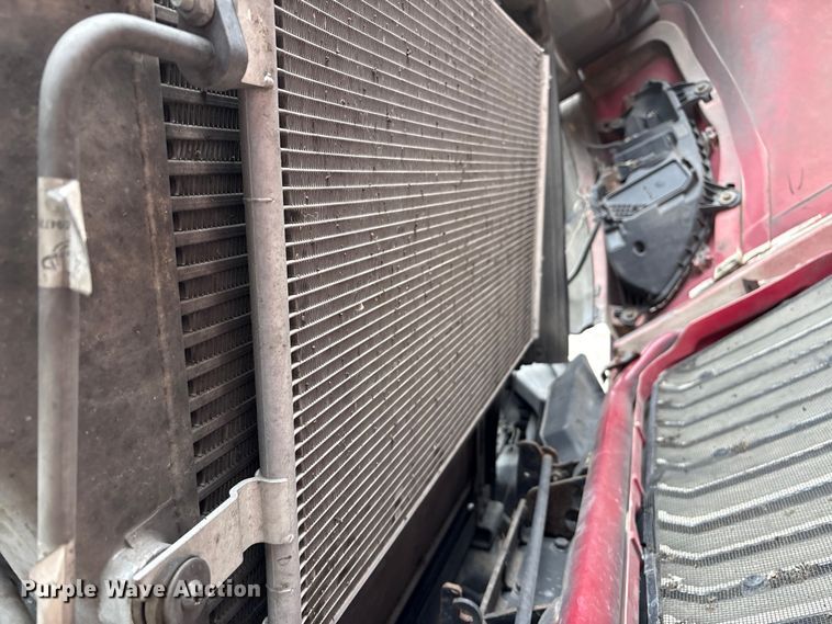 image for item YA2220 2019 International LT625 semi truck