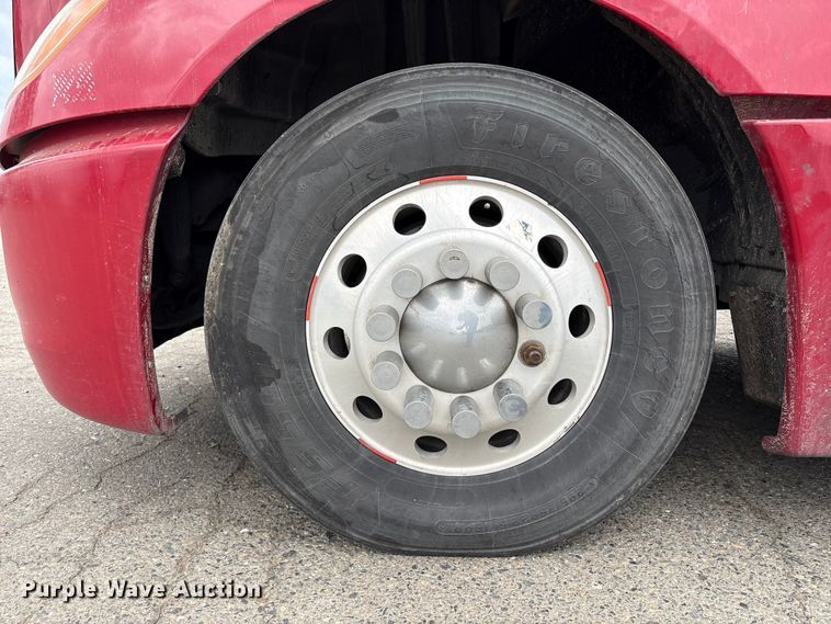 image for item YA2220 2019 International LT625 semi truck