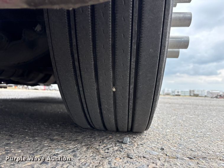 image for item YA2220 2019 International LT625 semi truck