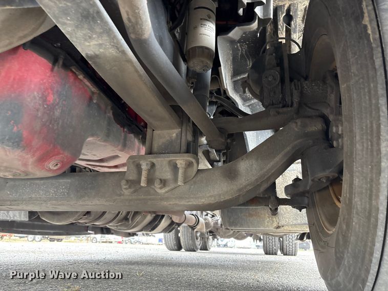 image for item YA2220 2019 International LT625 semi truck