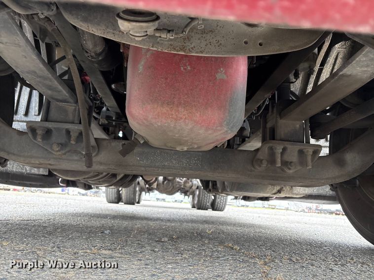 image for item YA2220 2019 International LT625 semi truck