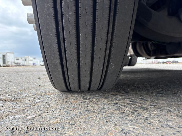 image for item YA2220 2019 International LT625 semi truck