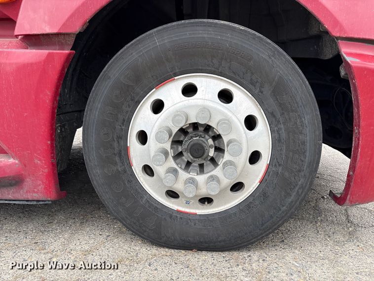 image for item YA2220 2019 International LT625 semi truck