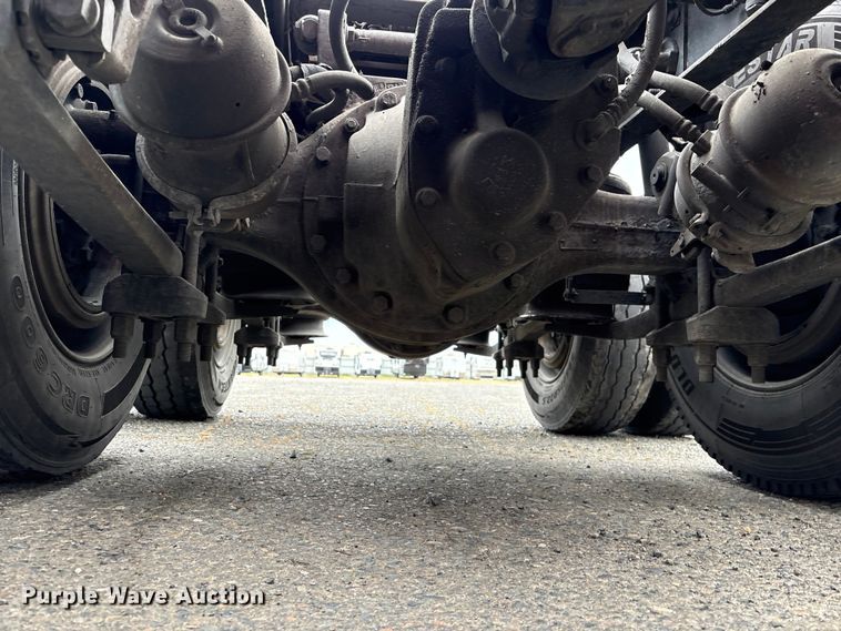 image for item YA2220 2019 International LT625 semi truck