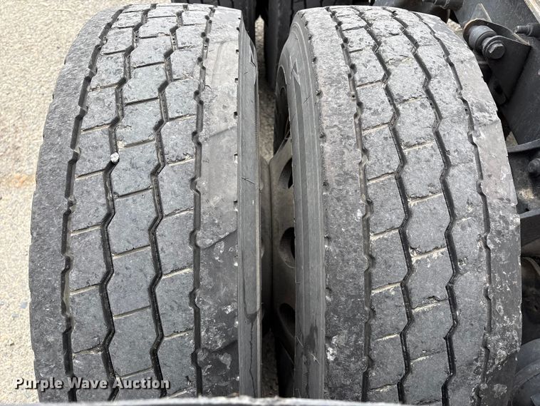 image for item YA2220 2019 International LT625 semi truck