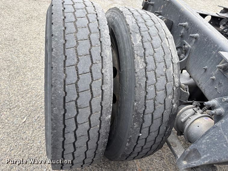 image for item YA2220 2019 International LT625 semi truck