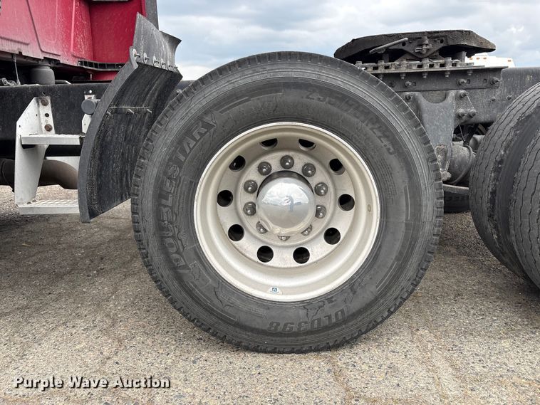 image for item YA2220 2019 International LT625 semi truck