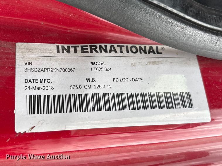 image for item YA2220 2019 International LT625 semi truck