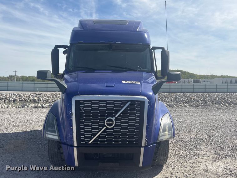 image for item YA2224 2020 Volvo VNL semi truck