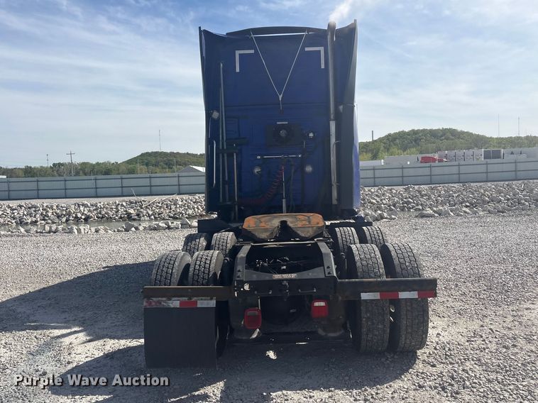 image for item YA2224 2020 Volvo VNL semi truck