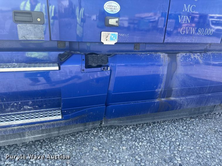 image for item YA2224 2020 Volvo VNL semi truck