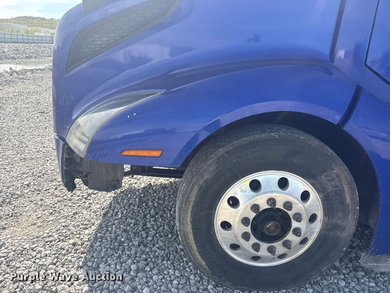 image for item YA2224 2020 Volvo VNL semi truck