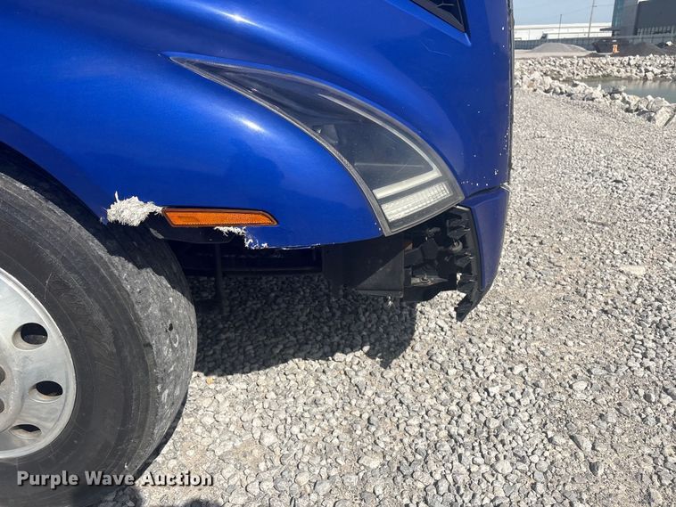 image for item YA2224 2020 Volvo VNL semi truck