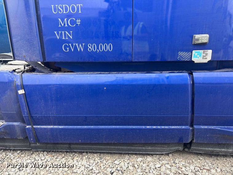 image for item YA2224 2020 Volvo VNL semi truck