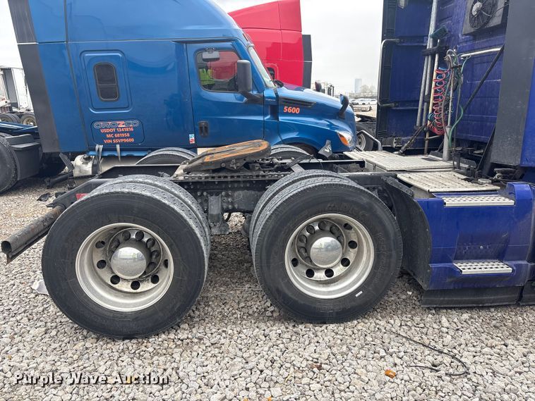 image for item YA2224 2020 Volvo VNL semi truck