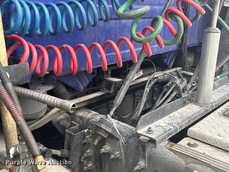 image for item YA2224 2020 Volvo VNL semi truck