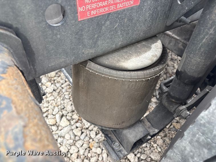 image for item YA2224 2020 Volvo VNL semi truck