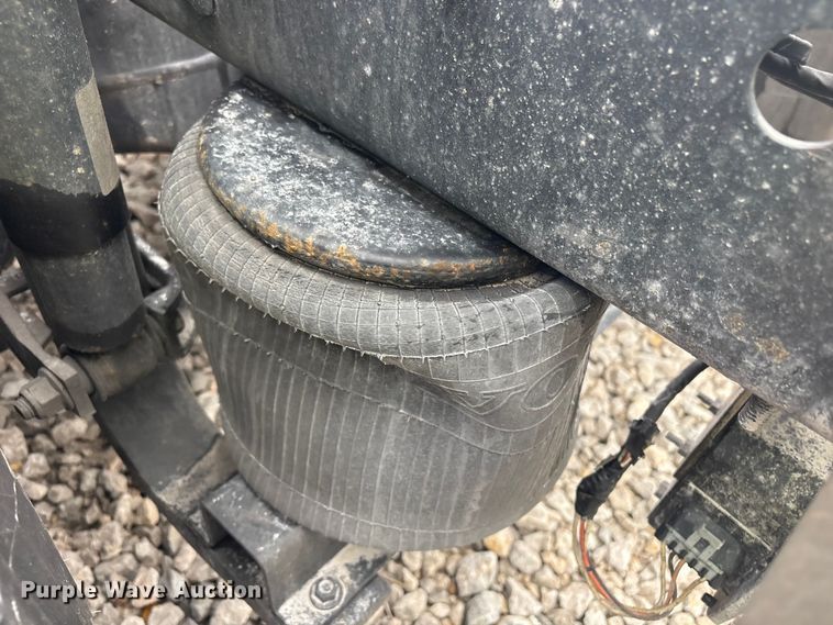 image for item YA2224 2020 Volvo VNL semi truck