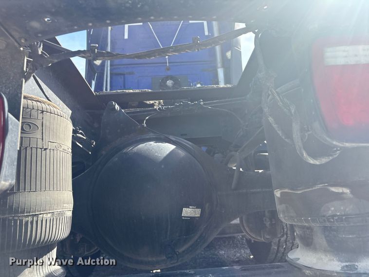 image for item YA2224 2020 Volvo VNL semi truck