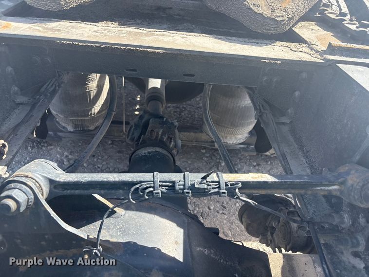 image for item YA2224 2020 Volvo VNL semi truck