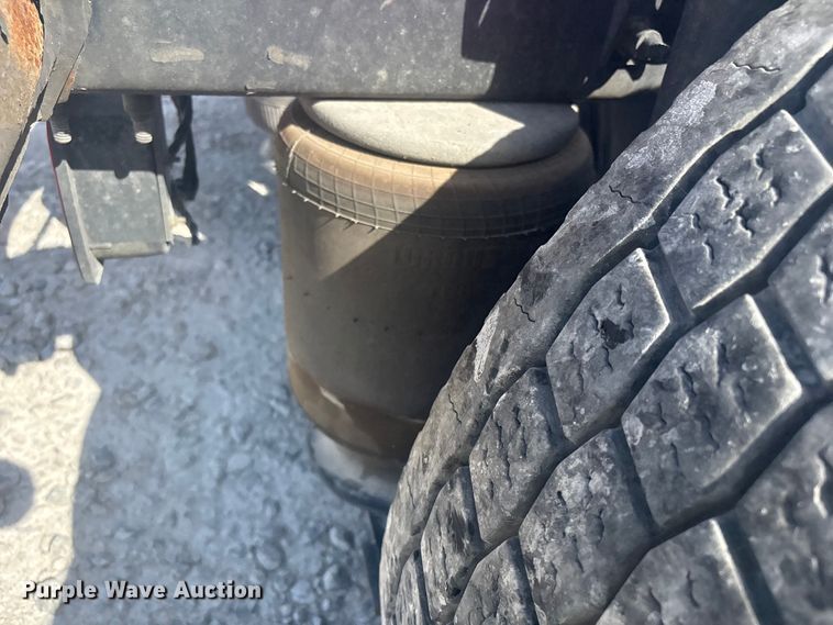 image for item YA2224 2020 Volvo VNL semi truck