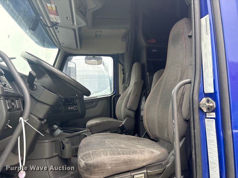 image for item YA2224 2020 Volvo VNL semi truck